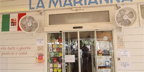 Powiększ grafikę: wizyta monitorująca - wejście do restauracji La Marianna