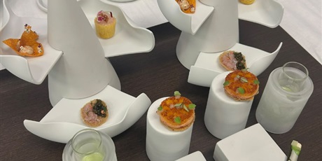 Powiększ grafikę: Alesia Czyżyk odbyła w Barcelonie staż w Restauracji Lasarte wyróżnionej trzema gwiazdkami w przewodniku Michelin