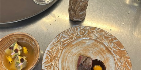 Powiększ grafikę: Alesia Czyżyk odbyła w Barcelonie staż w Restauracji Lasarte wyróżnionej trzema gwiazdkami w przewodniku Michelin