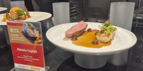 Powiększ grafikę: Alessia Czyżyk zajęła II miejsce w konkursie kulinarnym dla uczniów szkół gastronomicznych – Chefs en Or 2026