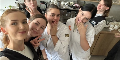 Powiększ grafikę: erasmus-w-zespole-szkol-gastronomiczno-hotelarskich-zawodowe-doswiadczenie-i-hiszpanska-przygoda-praktyki-uczniow-w-walencji-635092.jpg