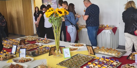 Powiększ grafikę: erasmus-w-zespole-szkol-gastronomiczno-hotelarskich-zawodowe-doswiadczenie-i-hiszpanska-przygoda-praktyki-uczniow-w-walencji-635095.jpg