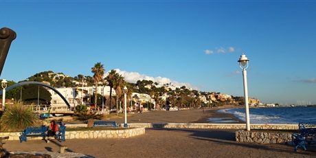 Powiększ grafikę: nadmorska dzielnica Malagi, widok na plażę de las Acacias i morze