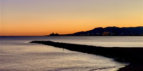 Powiększ grafikę: zachód słońca nad morzem w Maladze 