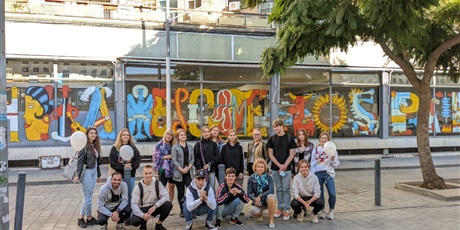 Powiększ grafikę: zdjęcie grupowe po graffiti tour
