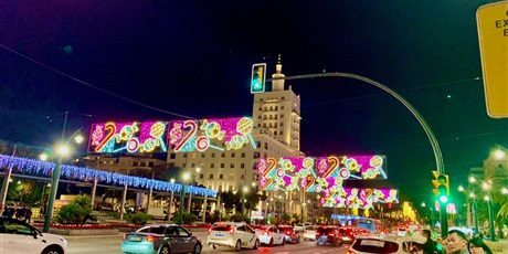 Powiększ grafikę: dekoracje świąteczne na ulicach w Maladze 