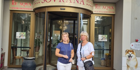Powiększ grafikę: p. Elwira Wiśniewska i p. Ewa Wardzińska przed wizytą monitorującą w hotelu Sovrana