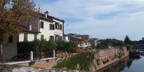 Powiększ grafikę: Widok z mostu Tyberiusza na dzielnicę San Giuliano