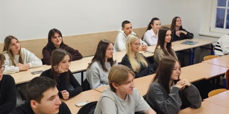 Powiększ grafikę: spotkanie online z przedstawicielką instytucji wspierającej 