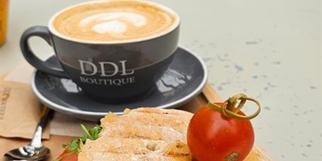 Powiększ grafikę: śniadanie w Walencji