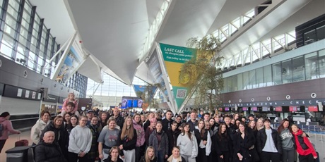 Powiększ grafikę: pożegnanie z rodzinami