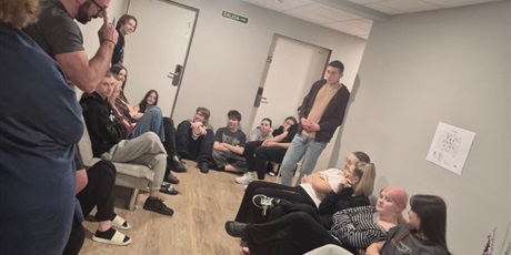 Powiększ grafikę: Codzienne zebrania