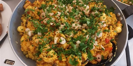 Powiększ grafikę: arroz con mariscos przygotowany  podczas warsztatów kuchni hiszpańskiej 