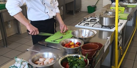 Powiększ grafikę: konkurs-la-cucina-italiana-2019-eliminacje-szkolne-115223.jpg