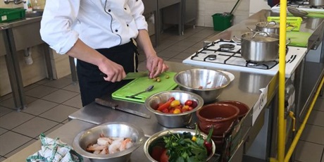 Powiększ grafikę: konkurs-la-cucina-italiana-2019-eliminacje-szkolne-115224.jpg
