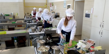Powiększ grafikę: konkurs-la-cucina-italiana-2019-eliminacje-szkolne-115243.jpg