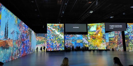 Powiększ grafikę: Młodzież ZSGH na wystawie Van Gogh Multi-Sensory Exhibition.