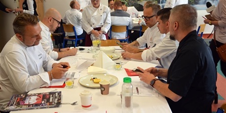 Powiększ grafikę: nie-zyje-pan-pawel-mieszala-juror-ogolnopolskiego-konkursu-kulinarnego-literacka-kuchnia-672936.jpg