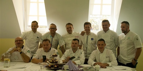 Powiększ grafikę: nie-zyje-pan-pawel-mieszala-juror-ogolnopolskiego-konkursu-kulinarnego-literacka-kuchnia-672937.jpg