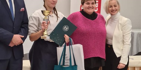 Oliwia Walkiewicz z klasy 3n zajęła I miejsce w V Wojewódzkim Konkursie Kulinarnym HIPOLIT CHEF