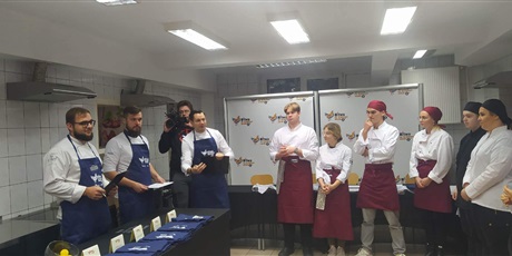 Powiększ grafikę: Julia i Piotr biorą udział w w Ogólnopolskim konkursie kulinarnym „Bitwa na drobiowe smaki” 