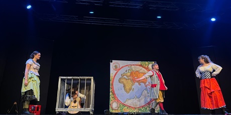 Powiększ grafikę: Wyjście do teatru "Podróże Guliwera"