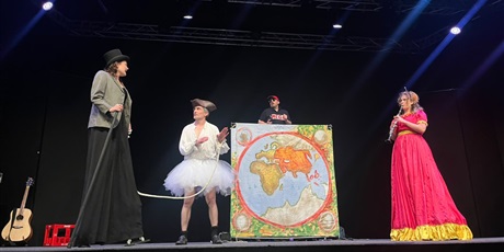 Powiększ grafikę: Wyjście do teatru "Podróże Guliwera"