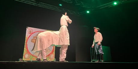 Powiększ grafikę: Wyjście do teatru "Podróże Guliwera"