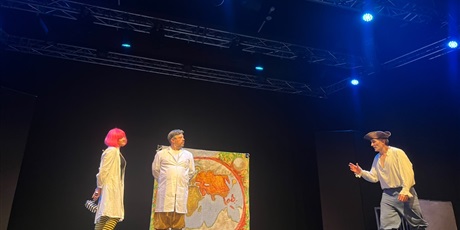 Powiększ grafikę: Wyjście do teatru "Podróże Guliwera"
