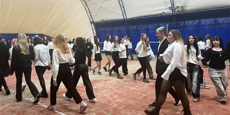 Powiększ grafikę: Społeczność ZSGH uczciła Narodowe Święto Niepodległości