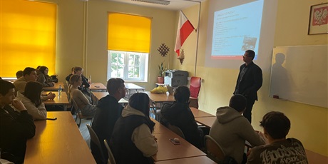 Powiększ grafikę: Warsztaty z policjantem: Uważaj, co pijesz. Pigułka gwałtu.