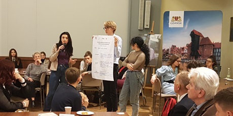 Powiększ grafikę: Uczennice ZSGH na gdańskich lekcjach obywatelskich