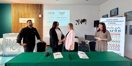 Powiększ grafikę: W ZSGH podpisano umowy patronackie z Grano Hotel Gdańsk RIVERSIDE,  PURO Hotel Gdańsk Stare Miasto, QUBUS Hotel Gdańsk