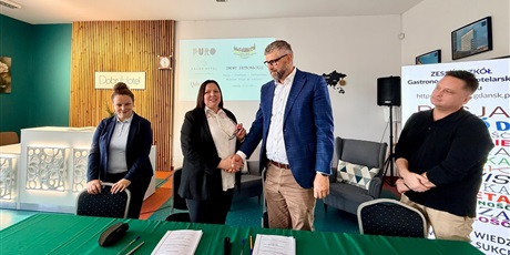 Powiększ grafikę: W ZSGH podpisano umowy patronackie z Grano Hotel Gdańsk RIVERSIDE,  PURO Hotel Gdańsk Stare Miasto, QUBUS Hotel Gdańsk