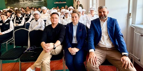 Powiększ grafikę: W ZSGH podpisano umowy patronackie z Grano Hotel Gdańsk RIVERSIDE,  PURO Hotel Gdańsk Stare Miasto, QUBUS Hotel Gdańsk