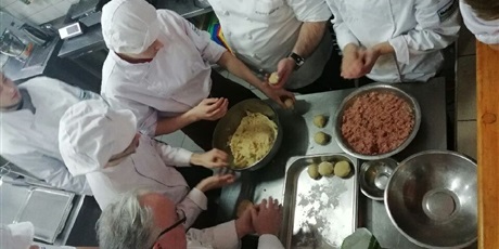 Warsztaty kulinarne w Pomorskiej Akademii Kulinarnej w Gdańsku dla uczniów 1e