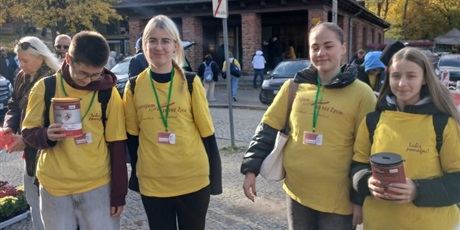 Powiększ grafikę: Wolontariusze ZSGH kwestowali na rzecz Hospicjum im. ks. Dutkiewicza