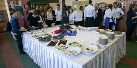 Powiększ grafikę: 15 lecie Frankofonii – rozstrzygnięcie IV Wojewódzkiego Konkursu Kulinarnego Frankofonia „Kuchnia wegetariańska w towarzystwie deserowych kalorii“