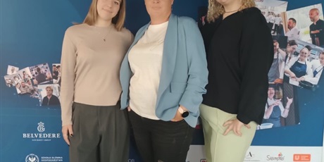 Magdalena Bławat z 5m i Alessia Czyżyk z 4n uczennicami Akademii Mistrzów Smaku by Belvedere